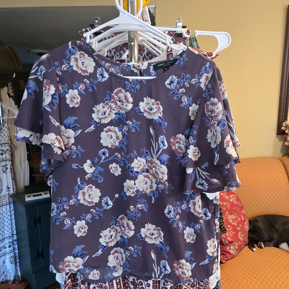 Romeo & Juliet Floral Print Ruffle Sleeve Blouse